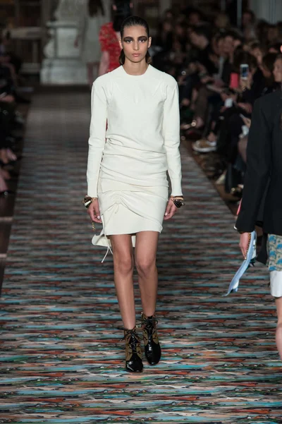 Look 11